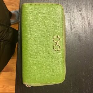 C Wonder Women’s wallet.  Good condition.  Light green color